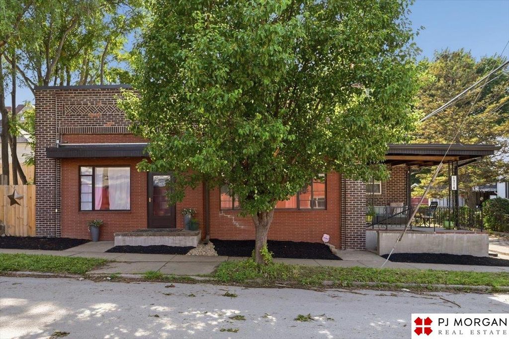 1214 S 22nd Street, Omaha, NE 68108