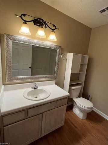 7135 Friendly Avenue, Greensboro, NC 27410