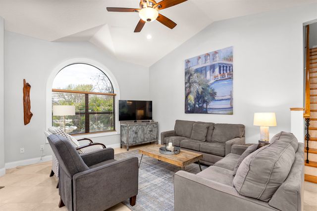 402 Eleventh St, St Augustine, FL 32084