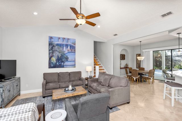 402 Eleventh St, St Augustine, FL 32084