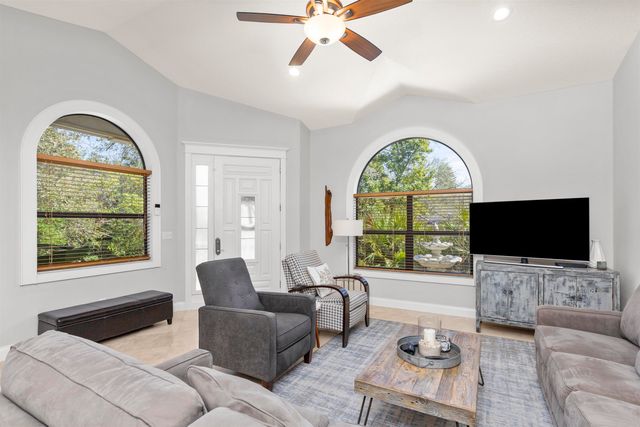 402 Eleventh St, St Augustine, FL 32084