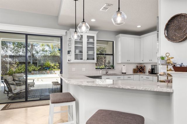 402 Eleventh St, St Augustine, FL 32084