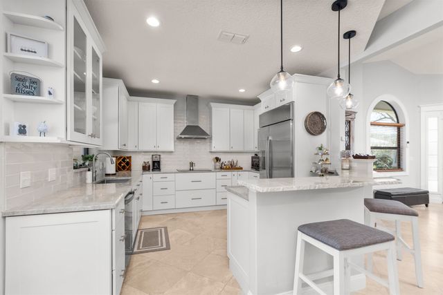 402 Eleventh St, St Augustine, FL 32084