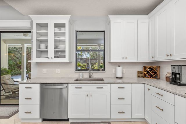 402 Eleventh St, St Augustine, FL 32084