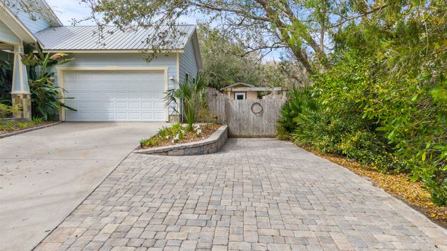 402 Eleventh St, St Augustine, FL 32084