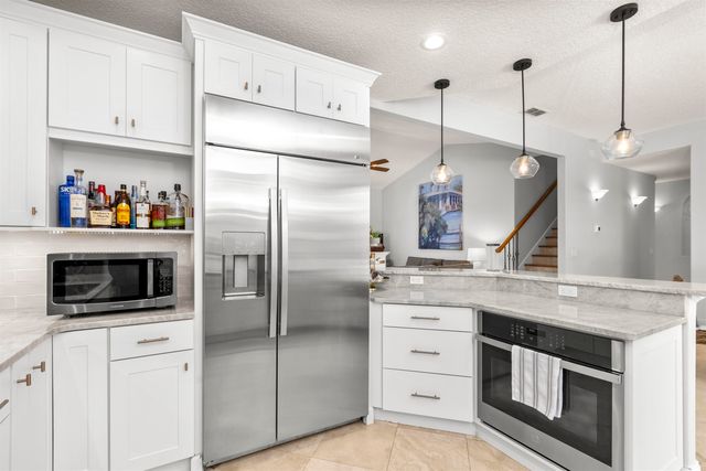 402 Eleventh St, St Augustine, FL 32084