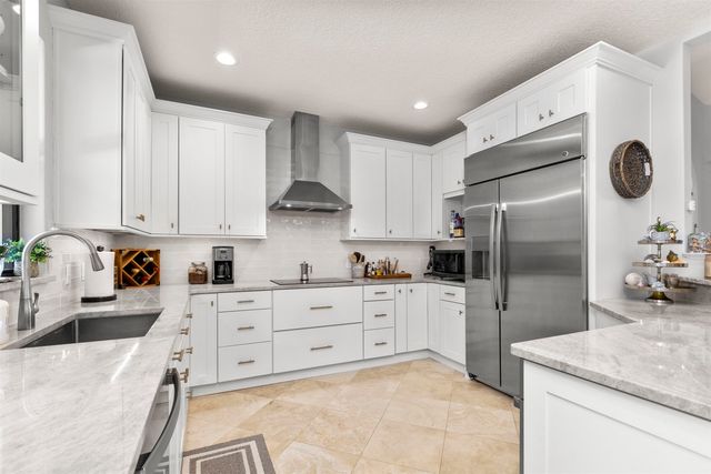 402 Eleventh St, St Augustine, FL 32084