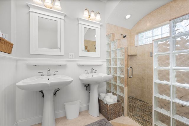 402 Eleventh St, St Augustine, FL 32084