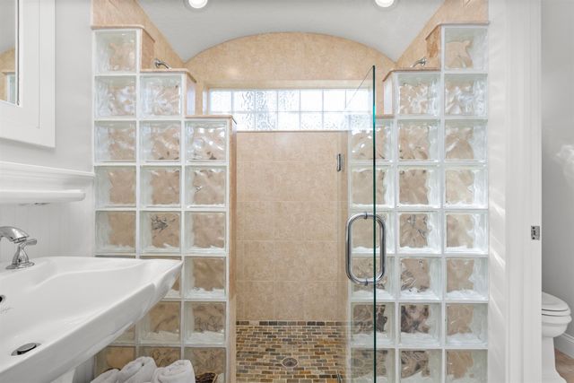 402 Eleventh St, St Augustine, FL 32084