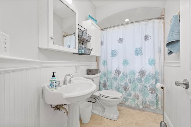 402 Eleventh St, St Augustine, FL 32084