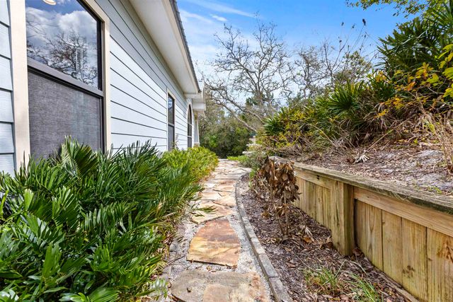 402 Eleventh St, St Augustine, FL 32084