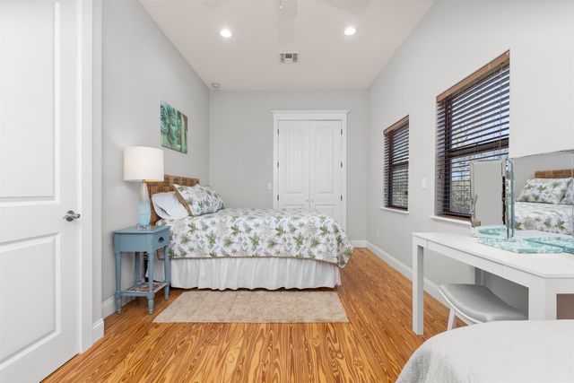 402 Eleventh St, St Augustine, FL 32084