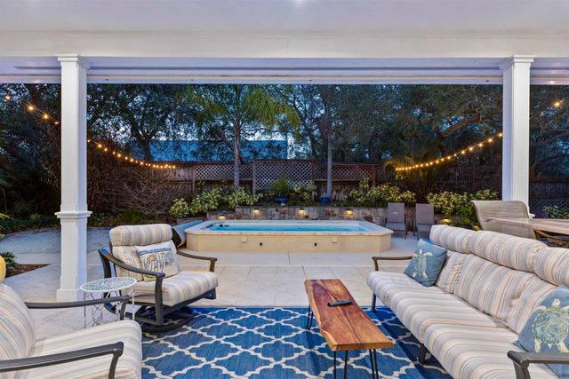 402 Eleventh St, St Augustine, FL 32084