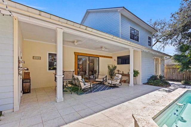 402 Eleventh St, St Augustine, FL 32084