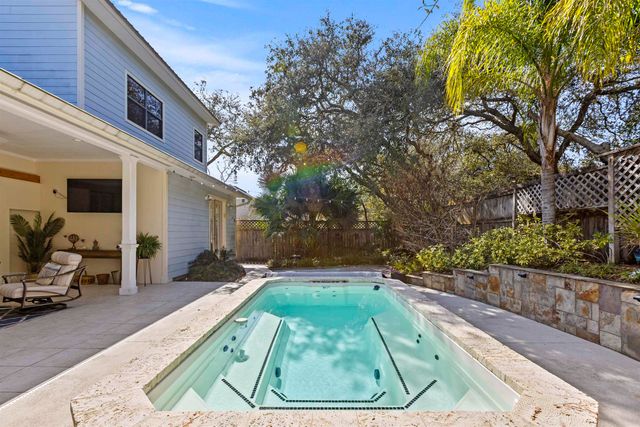 402 Eleventh St, St Augustine, FL 32084