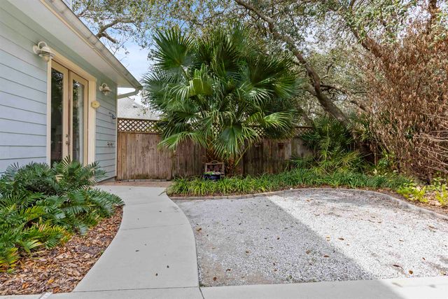 402 Eleventh St, St Augustine, FL 32084