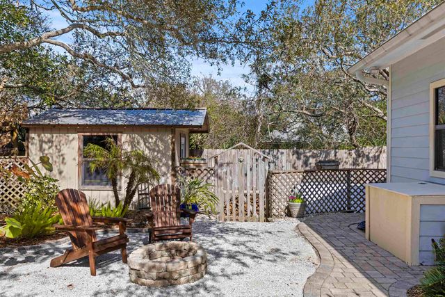 402 Eleventh St, St Augustine, FL 32084