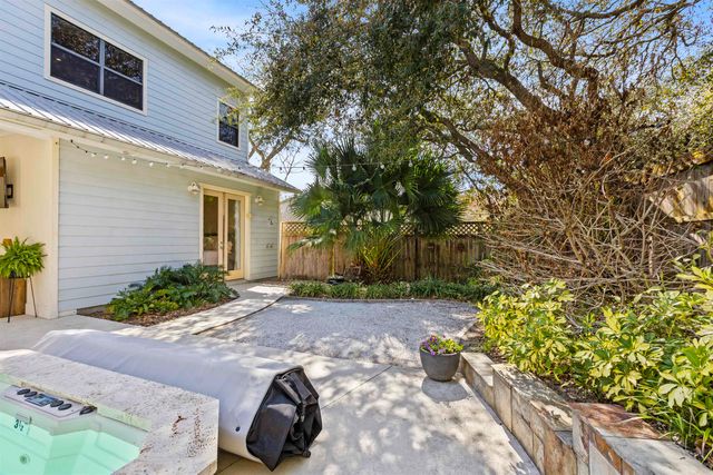 402 Eleventh St, St Augustine, FL 32084