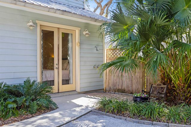 402 Eleventh St, St Augustine, FL 32084