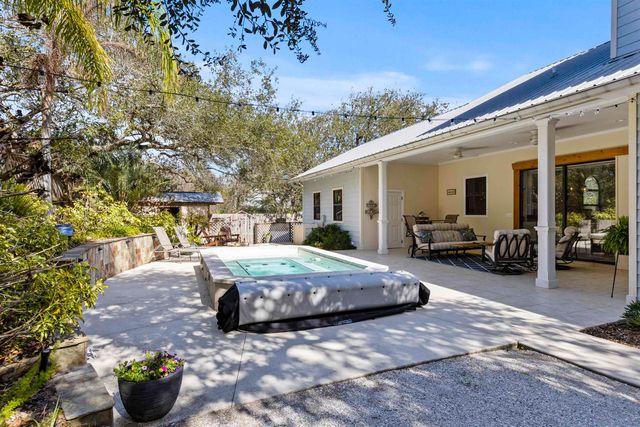 402 Eleventh St, St Augustine, FL 32084