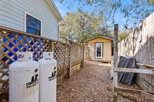 402 Eleventh St, St Augustine, FL 32084