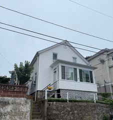 91 Smith St, Fall River, MA 02721
