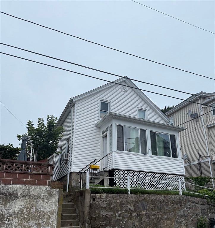 91 Smith St, Fall River, MA 02721