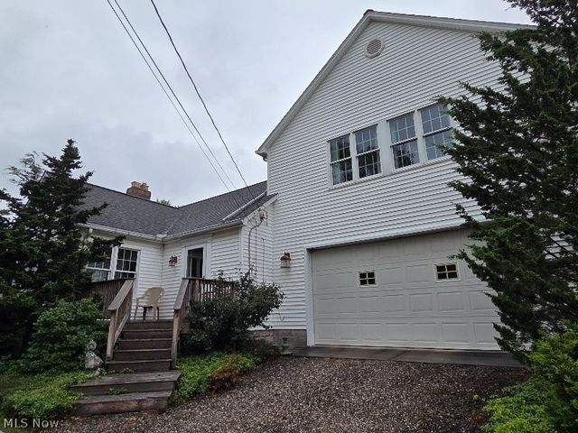 3221 Seifert Lewis Road, Hubbard, OH 44425