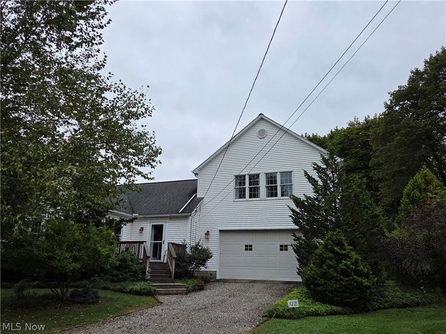 3221 Seifert Lewis Road, Hubbard, OH 44425