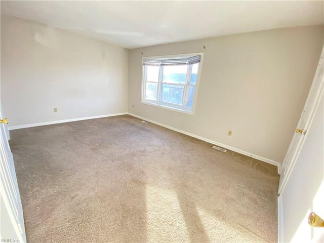1944 Darnell DR, Virginia Beach, VA 23455