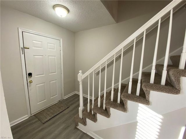 1944 Darnell DR, Virginia Beach, VA 23455