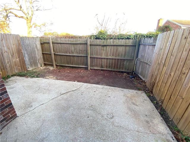 1944 Darnell DR, Virginia Beach, VA 23455