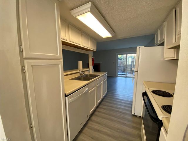 1944 Darnell DR, Virginia Beach, VA 23455