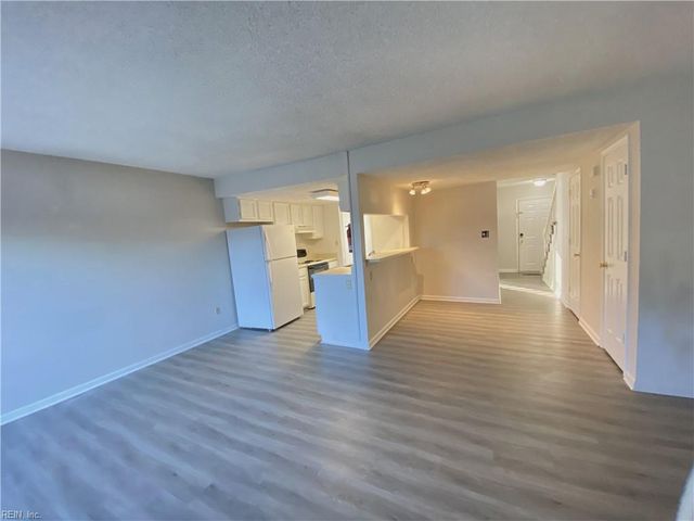 1944 Darnell DR, Virginia Beach, VA 23455