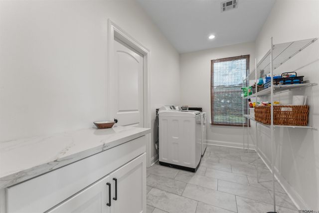 18042 Critter Cove Ln, Livingston, LA 70754