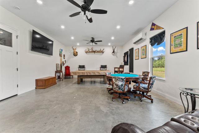 18042 Critter Cove Ln, Livingston, LA 70754
