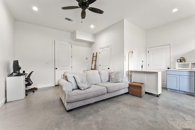 18042 Critter Cove Ln, Livingston, LA 70754