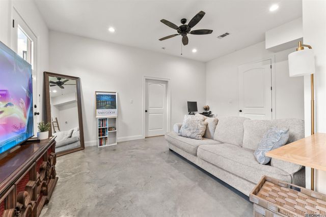 18042 Critter Cove Ln, Livingston, LA 70754
