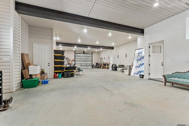 18042 Critter Cove Ln, Livingston, LA 70754