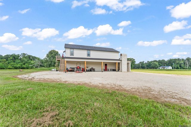 18042 Critter Cove Ln, Livingston, LA 70754