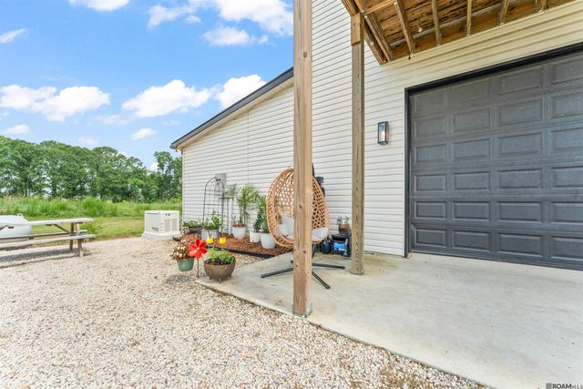 18042 Critter Cove Ln, Livingston, LA 70754