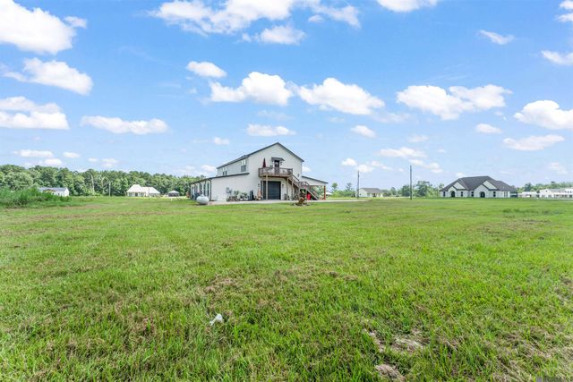 18042 Critter Cove Ln, Livingston, LA 70754