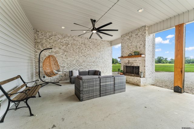 18042 Critter Cove Ln, Livingston, LA 70754