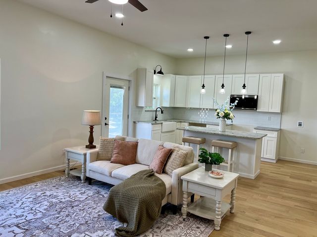 466 County Road 18, Headland, AL 36345