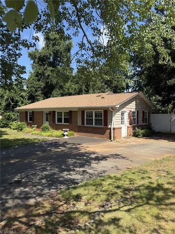 122 Redwood Bend, King, NC 27021