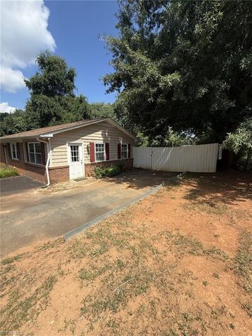 122 Redwood Bend, King, NC 27021