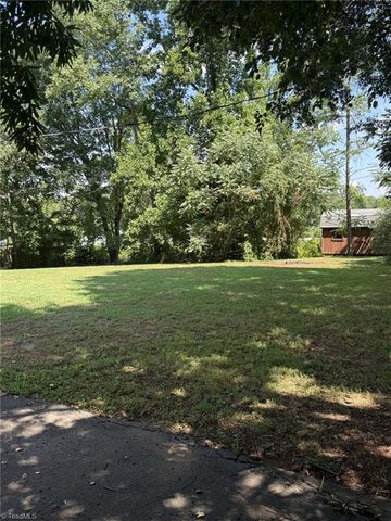122 Redwood Bend, King, NC 27021