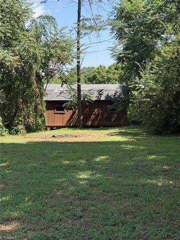 122 Redwood Bend, King, NC 27021