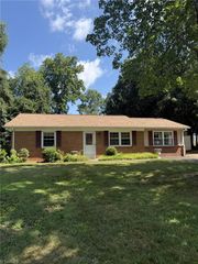 122 Redwood Bend, King, NC 27021