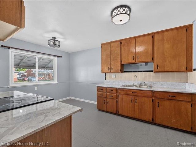 26478 Richard Drive, Warren, MI 48089